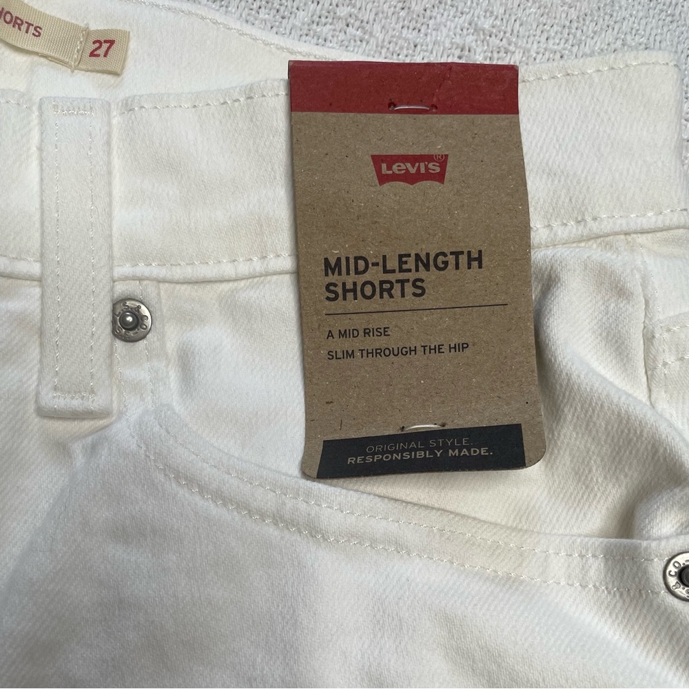 Levi's White‎ Denim Shorts with Mid Waist~ Size W 27 **NWT~ Summertime - Picture 3 of 12